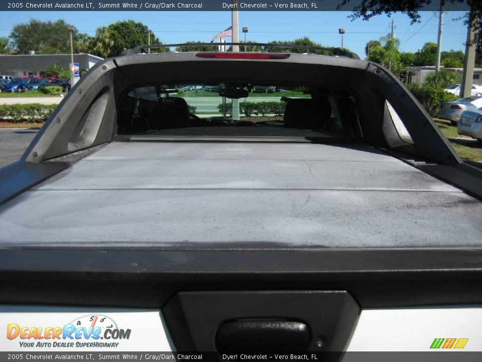 2005 Chevrolet Avalanche LT Summit White / Gray/Dark Charcoal Photo #8