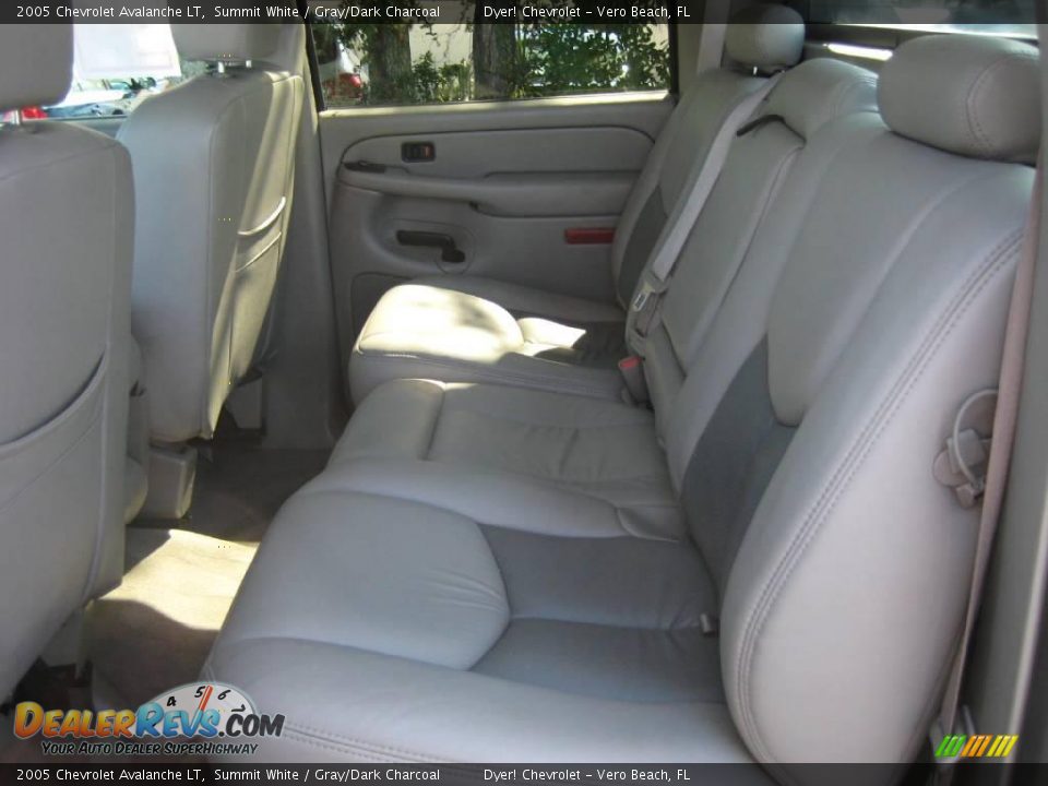 2005 Chevrolet Avalanche LT Summit White / Gray/Dark Charcoal Photo #15