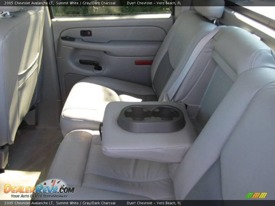 2005 Chevrolet Avalanche LT Summit White / Gray/Dark Charcoal Photo #16