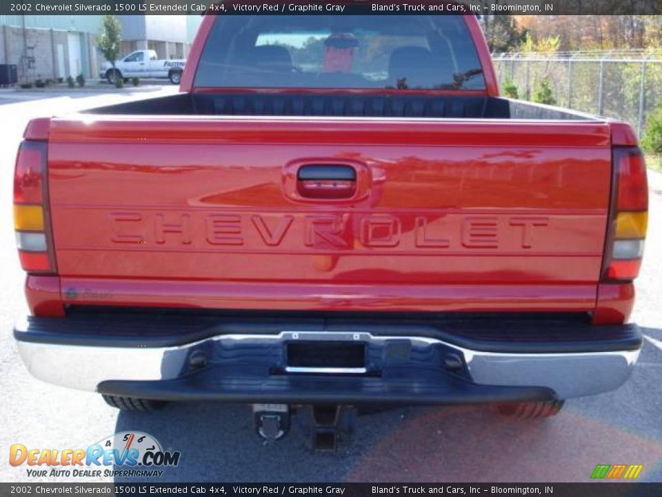 2002 Chevrolet Silverado 1500 LS Extended Cab 4x4 Victory Red / Graphite Gray Photo #10