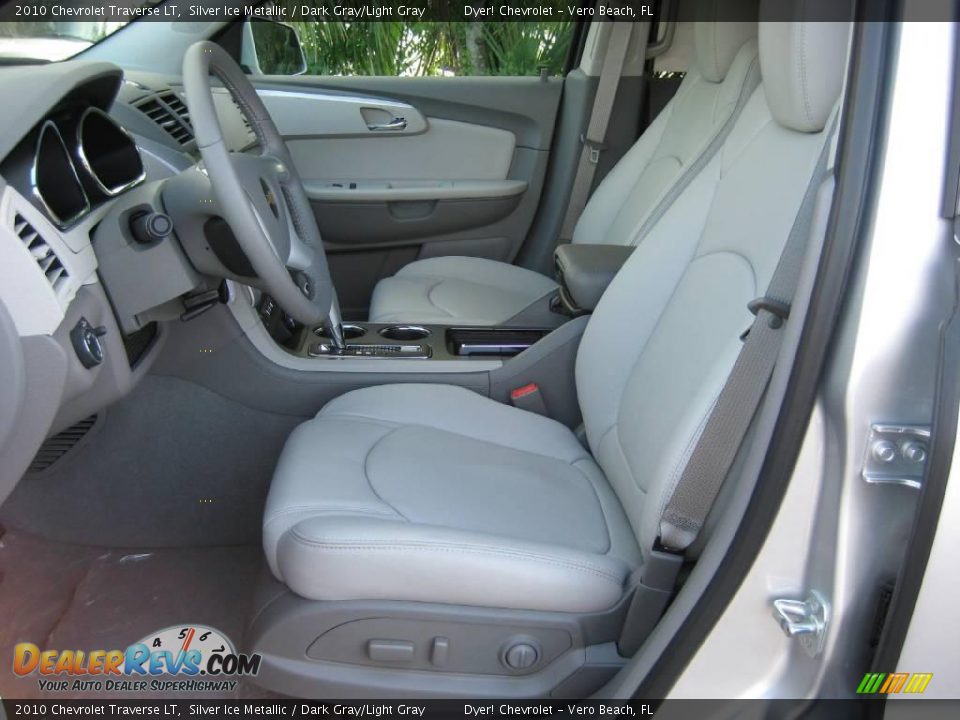 2010 Chevrolet Traverse LT Silver Ice Metallic / Dark Gray/Light Gray Photo #10