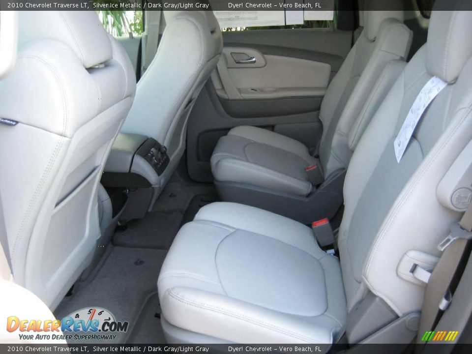 2010 Chevrolet Traverse LT Silver Ice Metallic / Dark Gray/Light Gray Photo #12