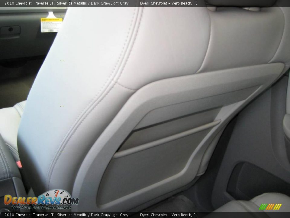 2010 Chevrolet Traverse LT Silver Ice Metallic / Dark Gray/Light Gray Photo #15
