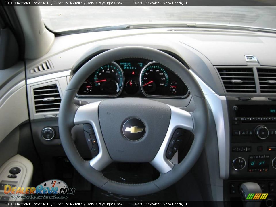 2010 Chevrolet Traverse LT Silver Ice Metallic / Dark Gray/Light Gray Photo #17