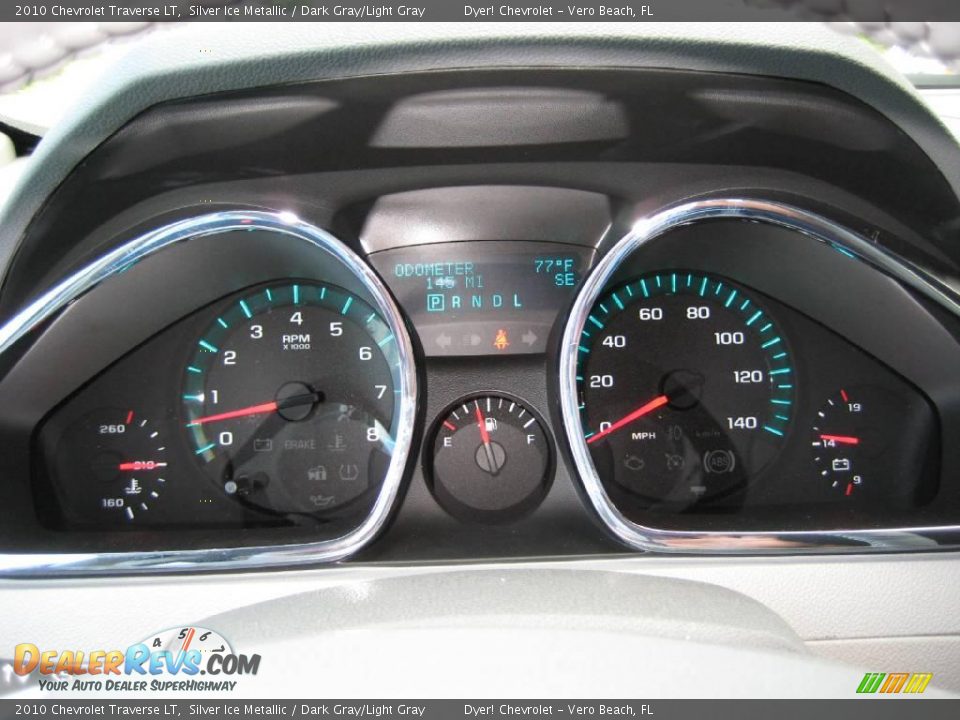 2010 Chevrolet Traverse LT Silver Ice Metallic / Dark Gray/Light Gray Photo #18