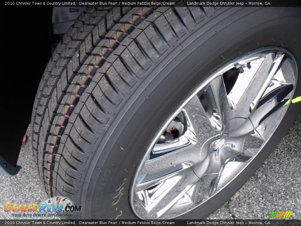 2010 Chrysler Town & Country Limited Clearwater Blue Pearl / Medium Pebble Beige/Cream Photo #14