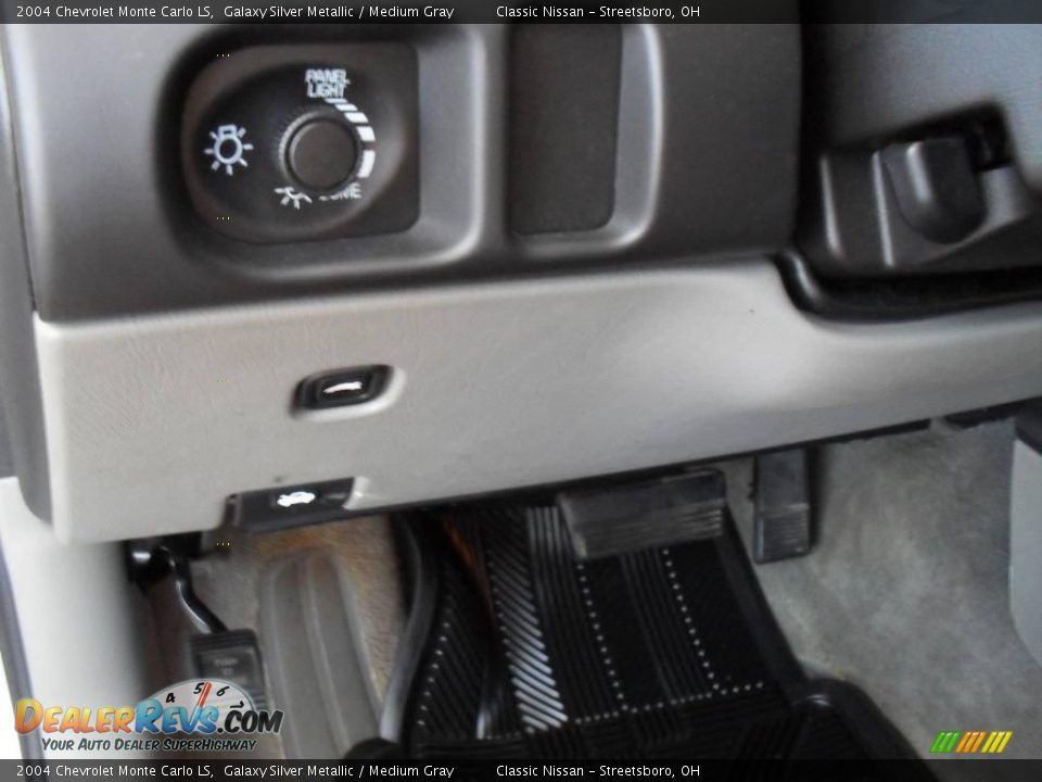 2004 Chevrolet Monte Carlo LS Galaxy Silver Metallic / Medium Gray Photo #24