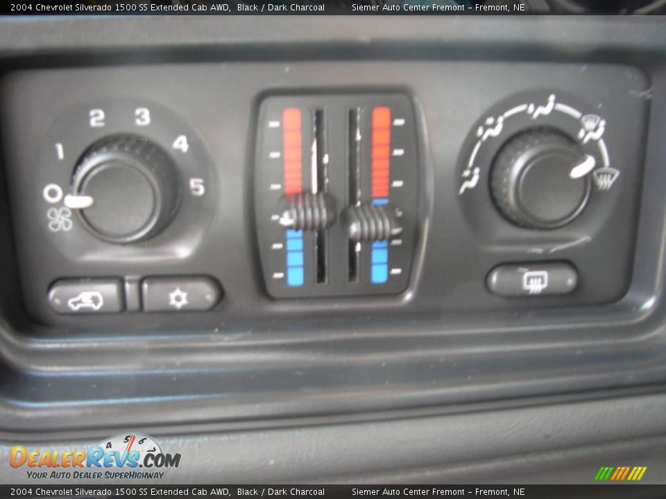 2004 Chevrolet Silverado 1500 SS Extended Cab AWD Black / Dark Charcoal Photo #26