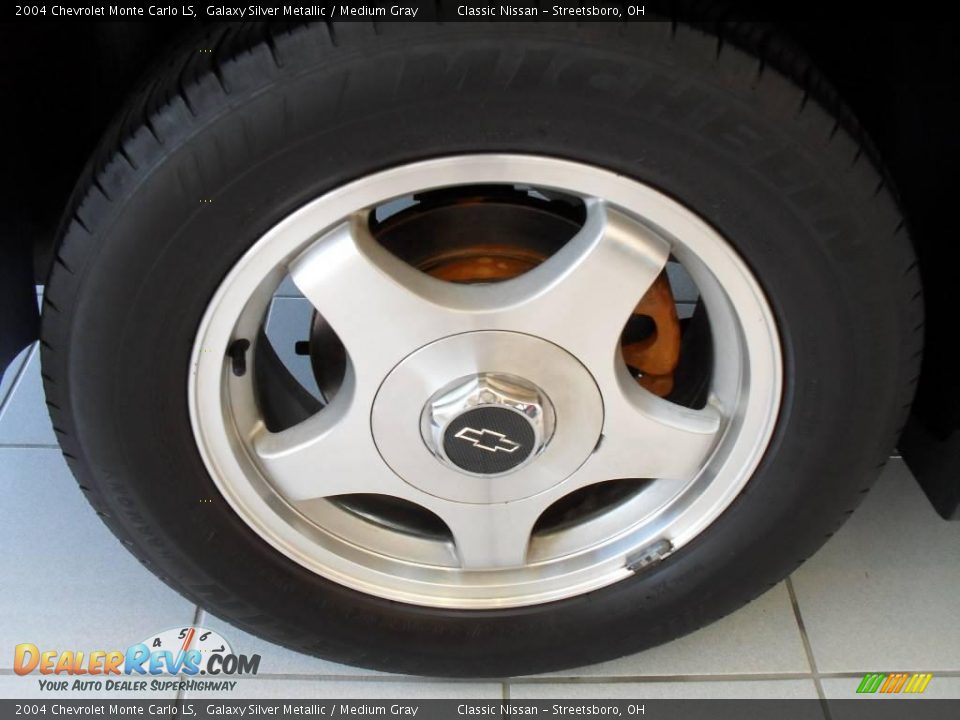 2004 Chevrolet Monte Carlo LS Galaxy Silver Metallic / Medium Gray Photo #28