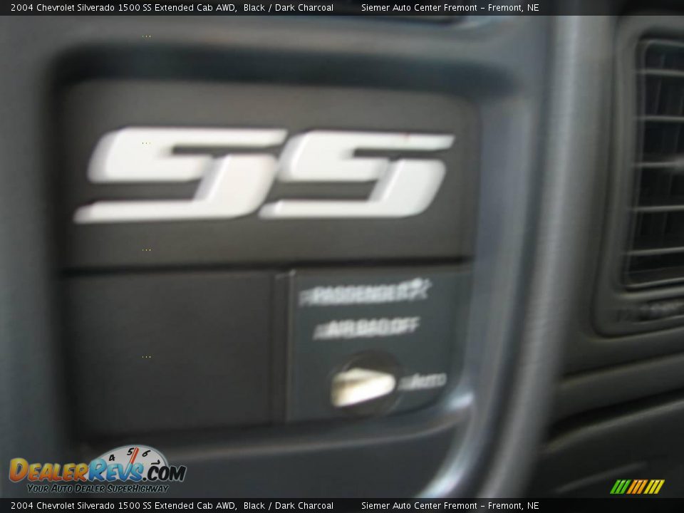 2004 Chevrolet Silverado 1500 SS Extended Cab AWD Black / Dark Charcoal Photo #27