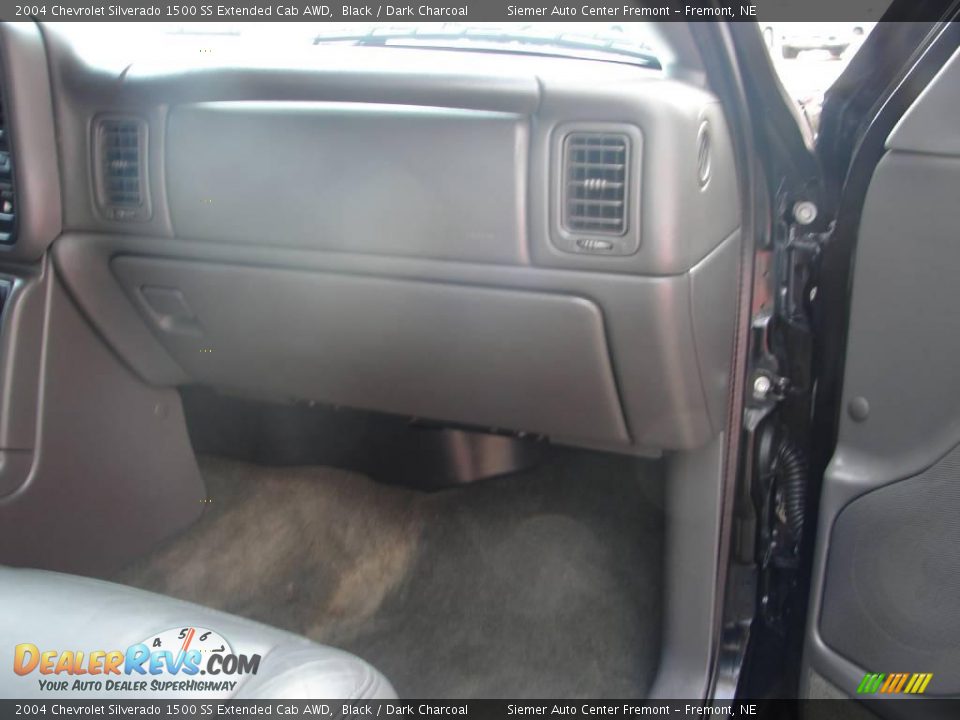 2004 Chevrolet Silverado 1500 SS Extended Cab AWD Black / Dark Charcoal Photo #31