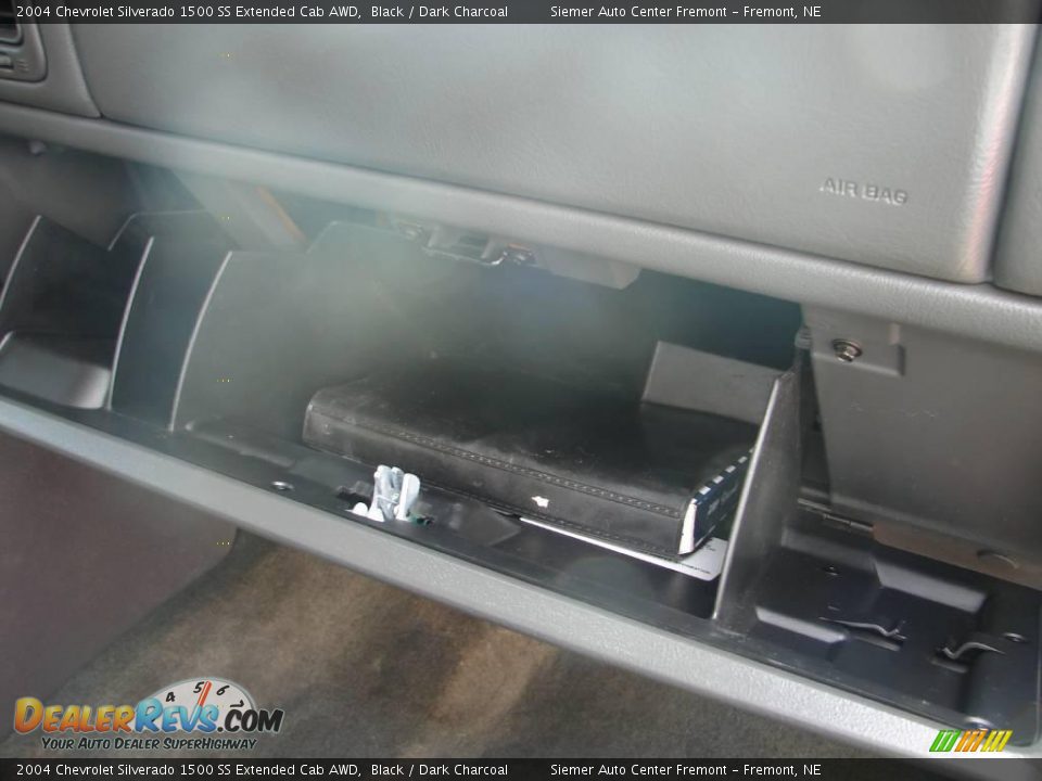 2004 Chevrolet Silverado 1500 SS Extended Cab AWD Black / Dark Charcoal Photo #32
