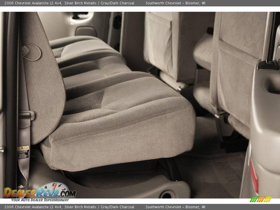 2006 Chevrolet Avalanche LS 4x4 Silver Birch Metallic / Gray/Dark Charcoal Photo #5