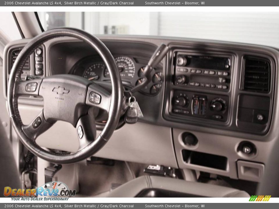 2006 Chevrolet Avalanche LS 4x4 Silver Birch Metallic / Gray/Dark Charcoal Photo #6