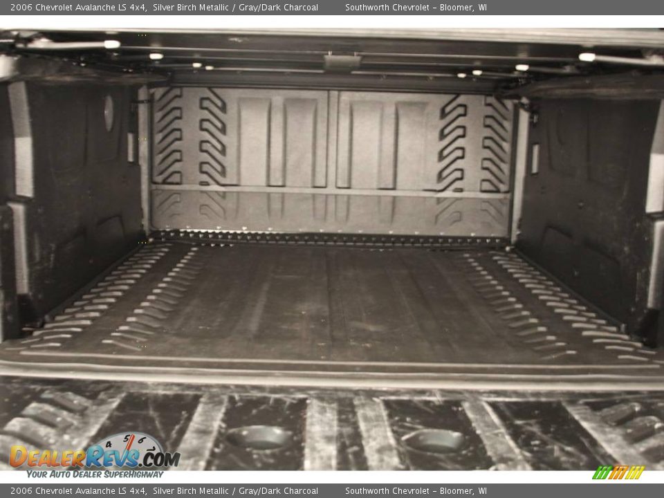 2006 Chevrolet Avalanche LS 4x4 Silver Birch Metallic / Gray/Dark Charcoal Photo #9