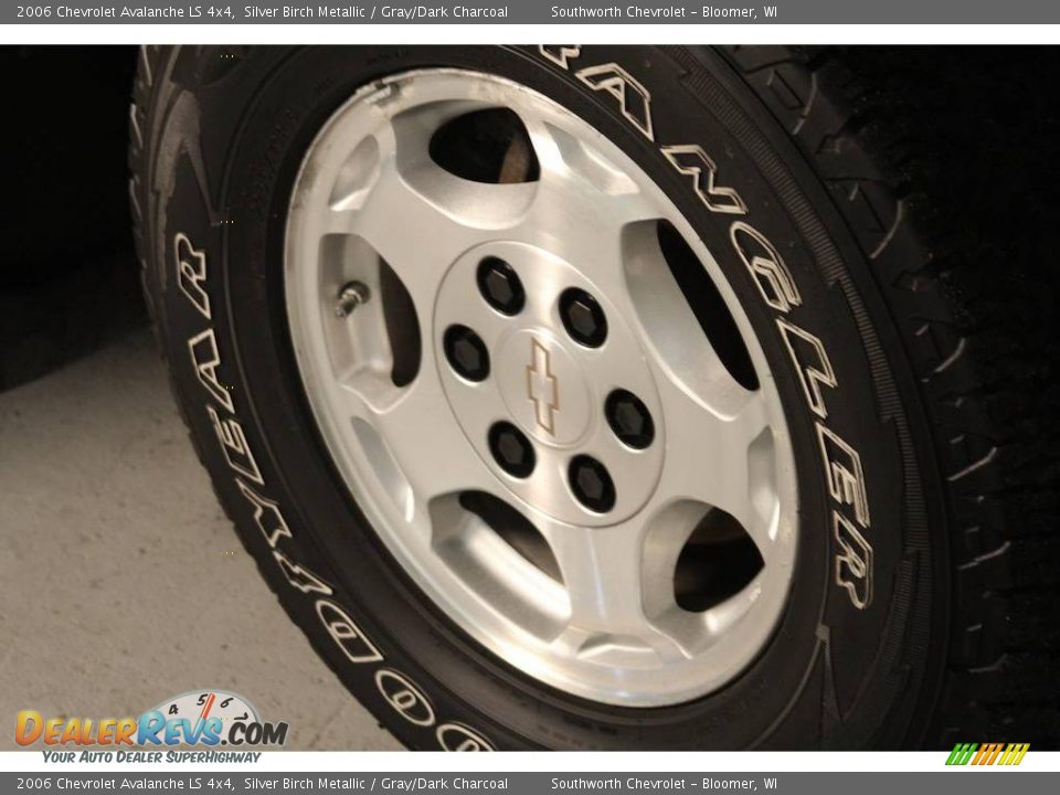 2006 Chevrolet Avalanche LS 4x4 Silver Birch Metallic / Gray/Dark Charcoal Photo #11