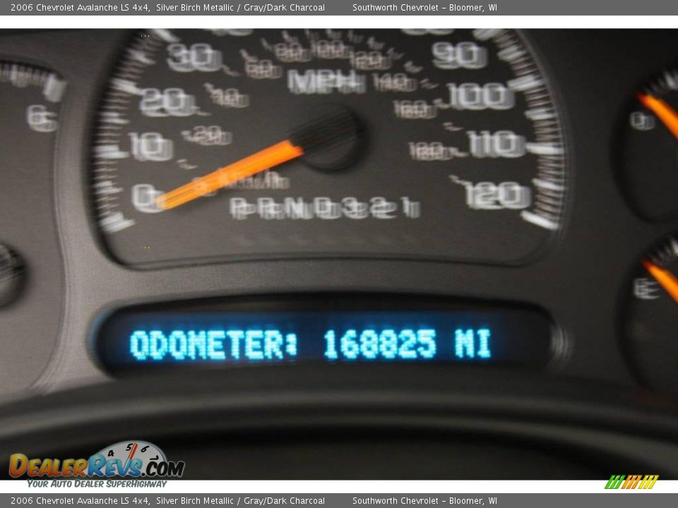 2006 Chevrolet Avalanche LS 4x4 Silver Birch Metallic / Gray/Dark Charcoal Photo #12