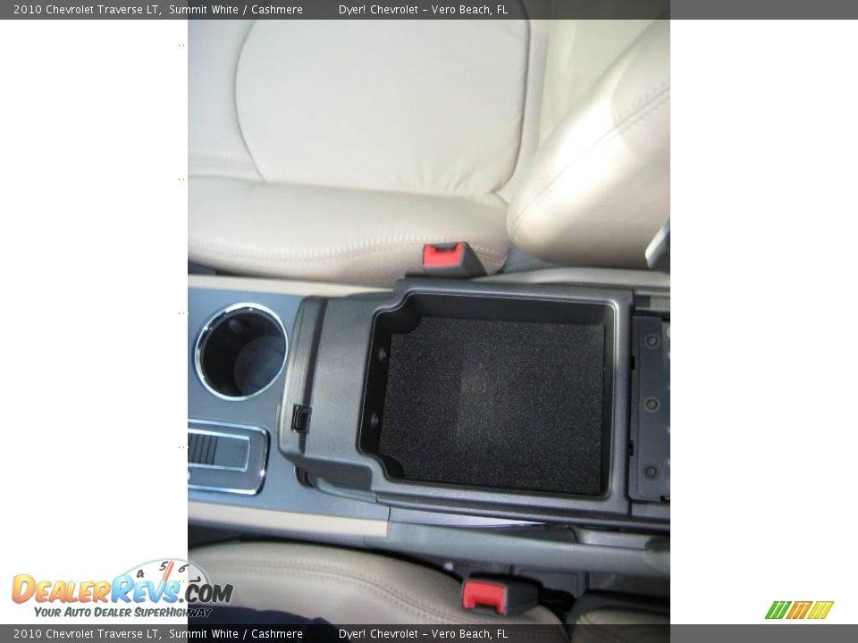 2010 Chevrolet Traverse LT Summit White / Cashmere Photo #17