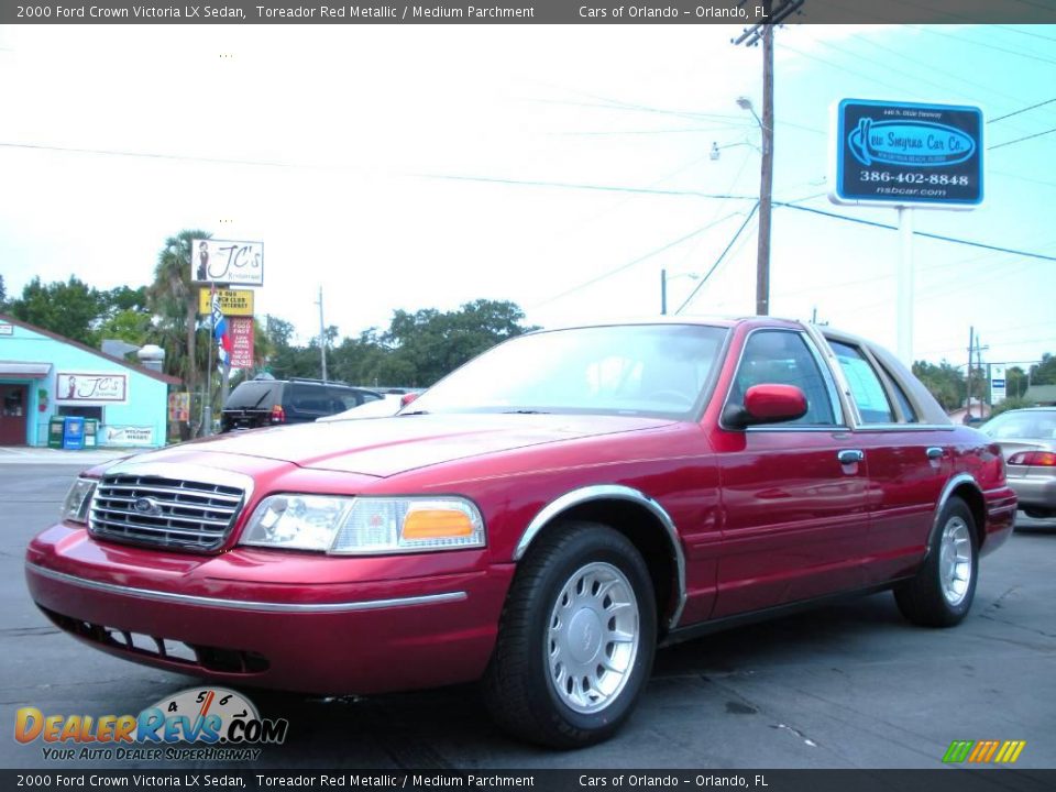 2000 Ford Crown Victoria LX Sedan Toreador Red Metallic / Medium Parchment Photo #1