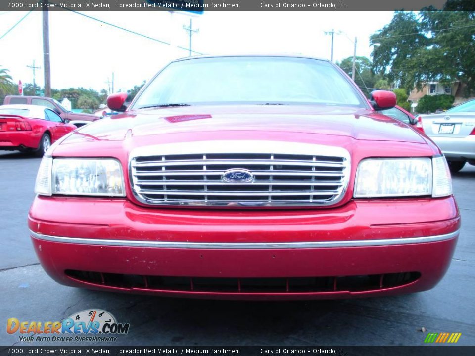 2000 Ford Crown Victoria LX Sedan Toreador Red Metallic / Medium Parchment Photo #2