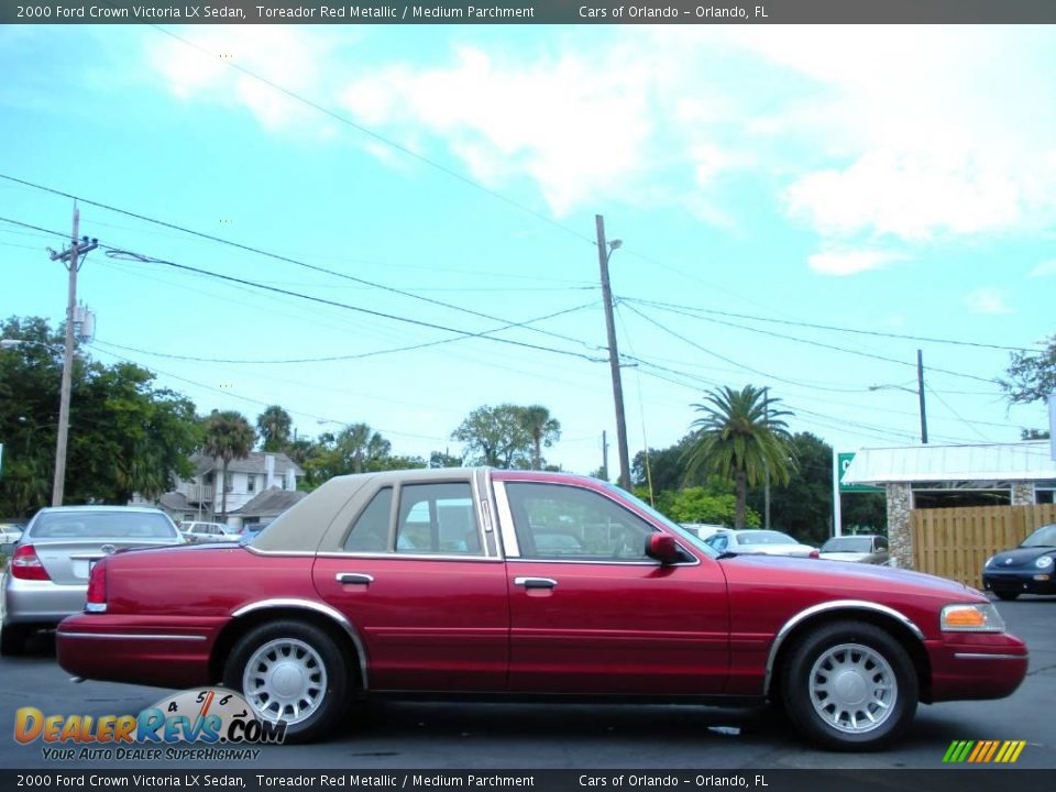 2000 Ford Crown Victoria LX Sedan Toreador Red Metallic / Medium Parchment Photo #4