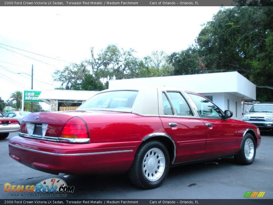 2000 Ford Crown Victoria LX Sedan Toreador Red Metallic / Medium Parchment Photo #5