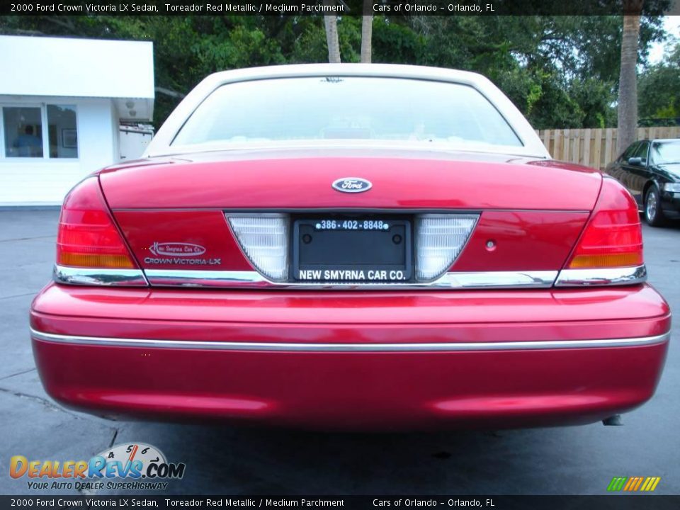 2000 Ford Crown Victoria LX Sedan Toreador Red Metallic / Medium Parchment Photo #6