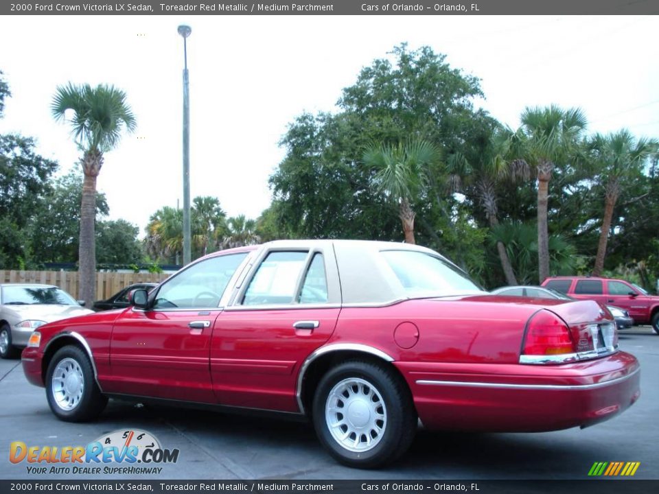 2000 Ford Crown Victoria LX Sedan Toreador Red Metallic / Medium Parchment Photo #7