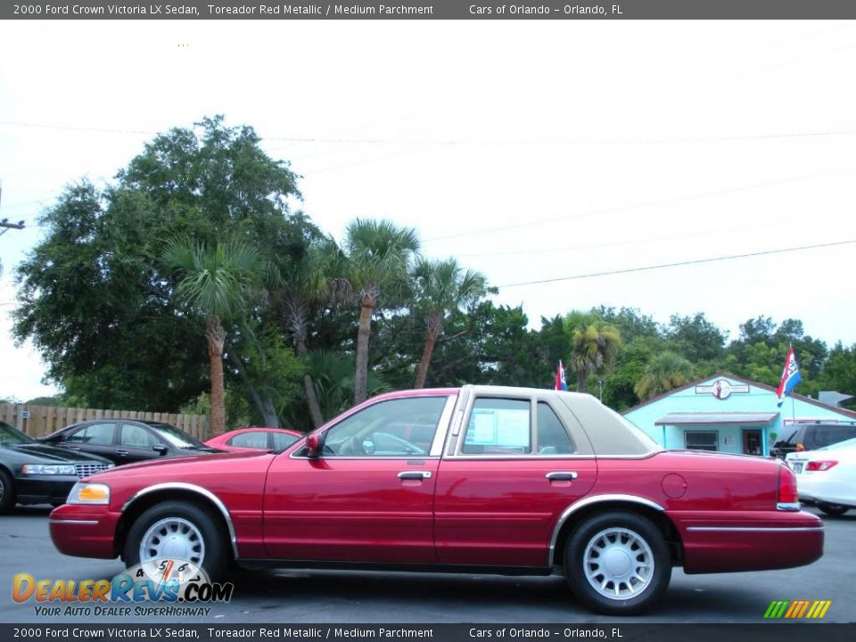 2000 Ford Crown Victoria LX Sedan Toreador Red Metallic / Medium Parchment Photo #8