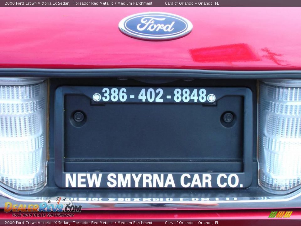 2000 Ford Crown Victoria LX Sedan Toreador Red Metallic / Medium Parchment Photo #10
