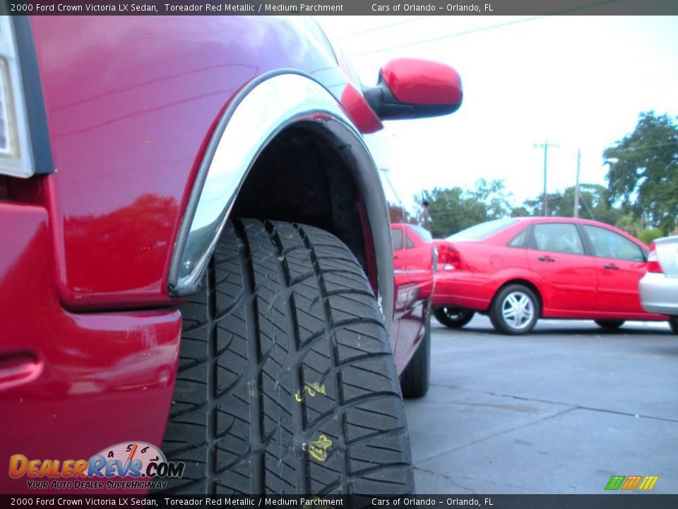 2000 Ford Crown Victoria LX Sedan Toreador Red Metallic / Medium Parchment Photo #12