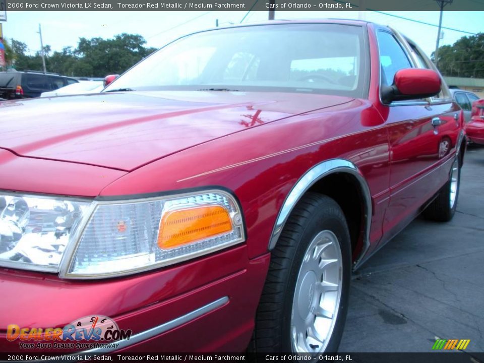 2000 Ford Crown Victoria LX Sedan Toreador Red Metallic / Medium Parchment Photo #13