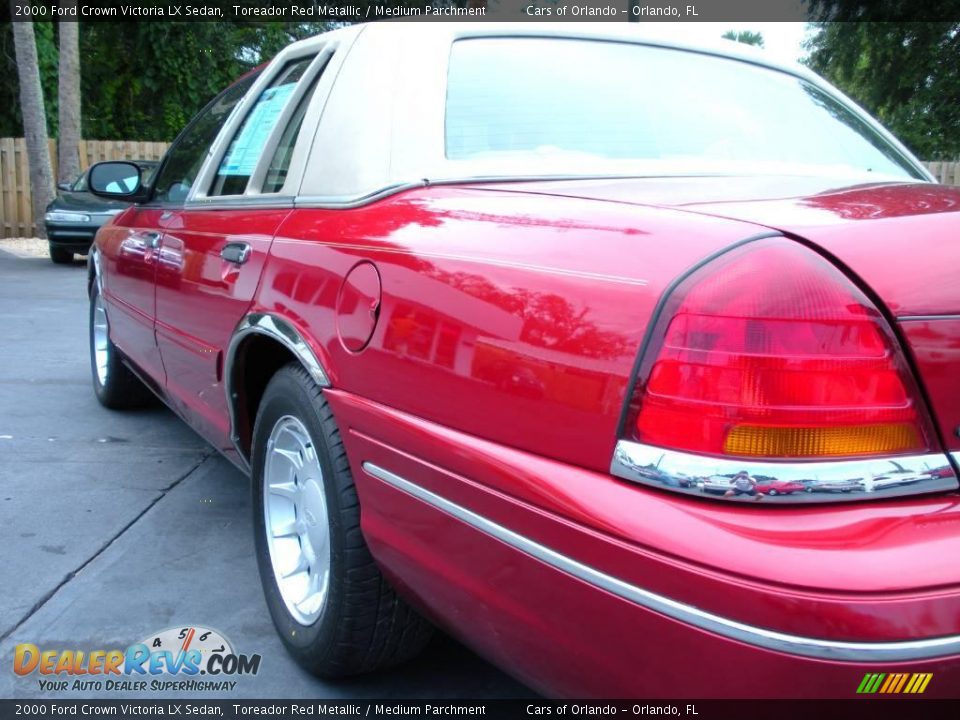 2000 Ford Crown Victoria LX Sedan Toreador Red Metallic / Medium Parchment Photo #14