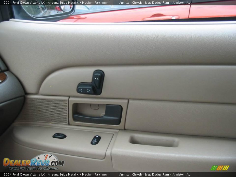2004 Ford Crown Victoria LX Arizona Beige Metallic / Medium Parchment Photo #8