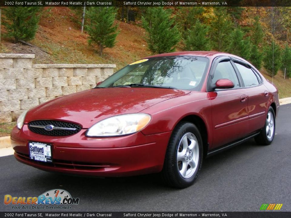 2002 Ford Taurus SE Matador Red Metallic / Dark Charcoal Photo #1