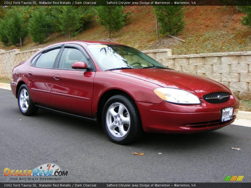 2002 Ford Taurus SE Matador Red Metallic / Dark Charcoal Photo #3