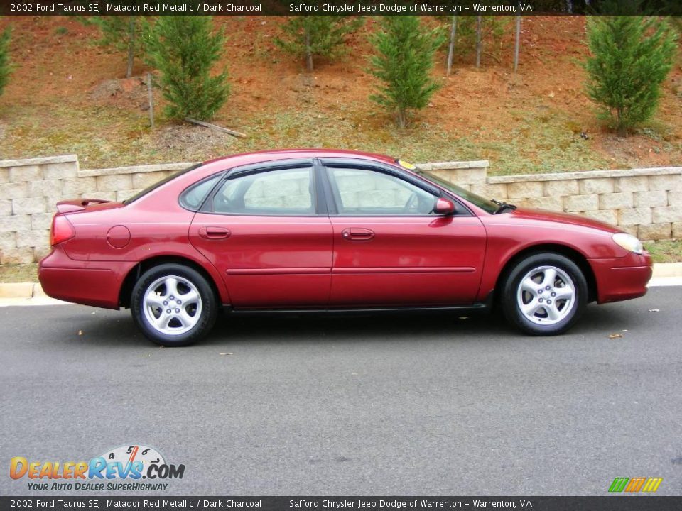 2002 Ford Taurus SE Matador Red Metallic / Dark Charcoal Photo #4