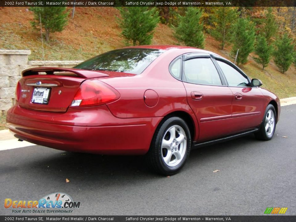 2002 Ford Taurus SE Matador Red Metallic / Dark Charcoal Photo #5