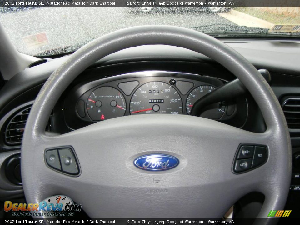 2002 Ford Taurus SE Matador Red Metallic / Dark Charcoal Photo #10