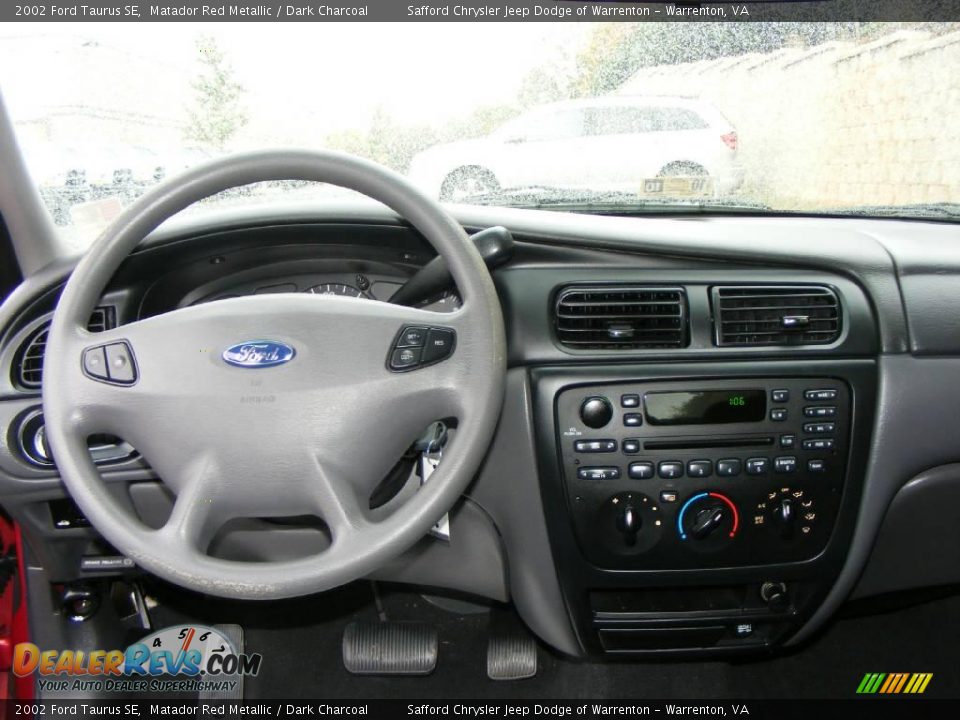 2002 Ford Taurus SE Matador Red Metallic / Dark Charcoal Photo #11
