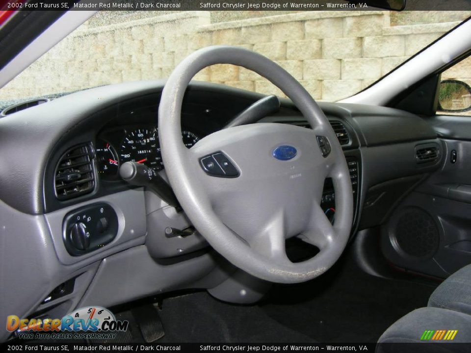 2002 Ford Taurus SE Matador Red Metallic / Dark Charcoal Photo #13