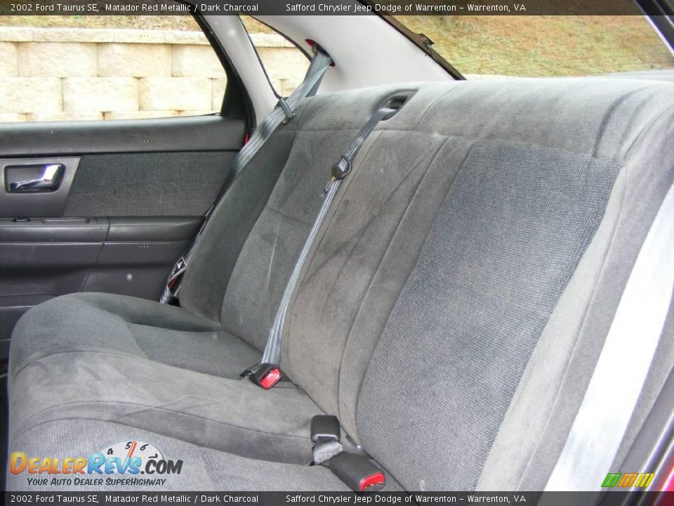 2002 Ford Taurus SE Matador Red Metallic / Dark Charcoal Photo #18