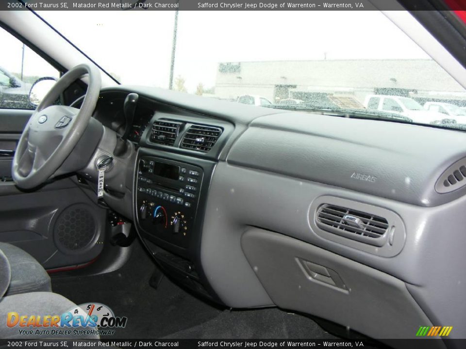 2002 Ford Taurus SE Matador Red Metallic / Dark Charcoal Photo #19