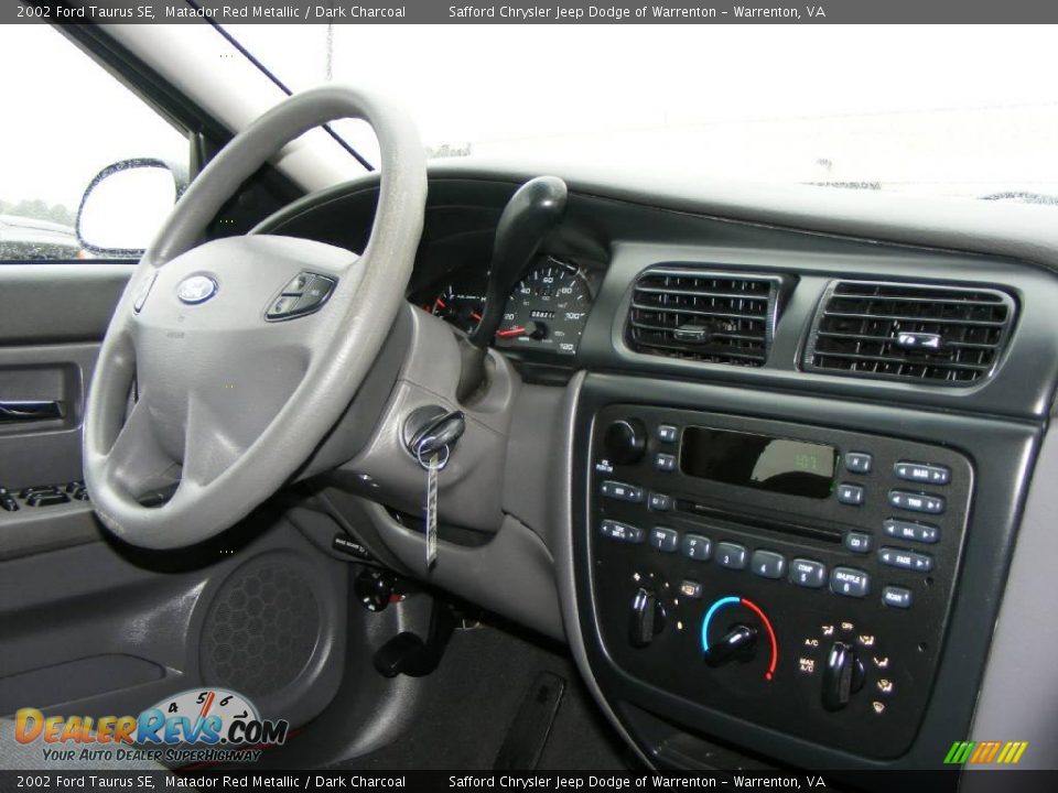 2002 Ford Taurus SE Matador Red Metallic / Dark Charcoal Photo #20