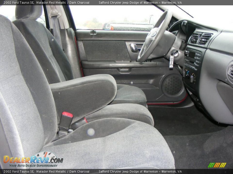 2002 Ford Taurus SE Matador Red Metallic / Dark Charcoal Photo #21