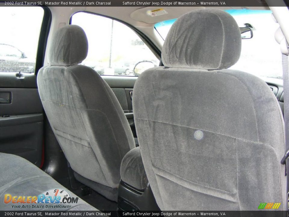 2002 Ford Taurus SE Matador Red Metallic / Dark Charcoal Photo #23