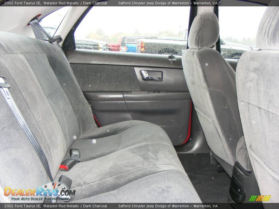 2002 Ford Taurus SE Matador Red Metallic / Dark Charcoal Photo #24