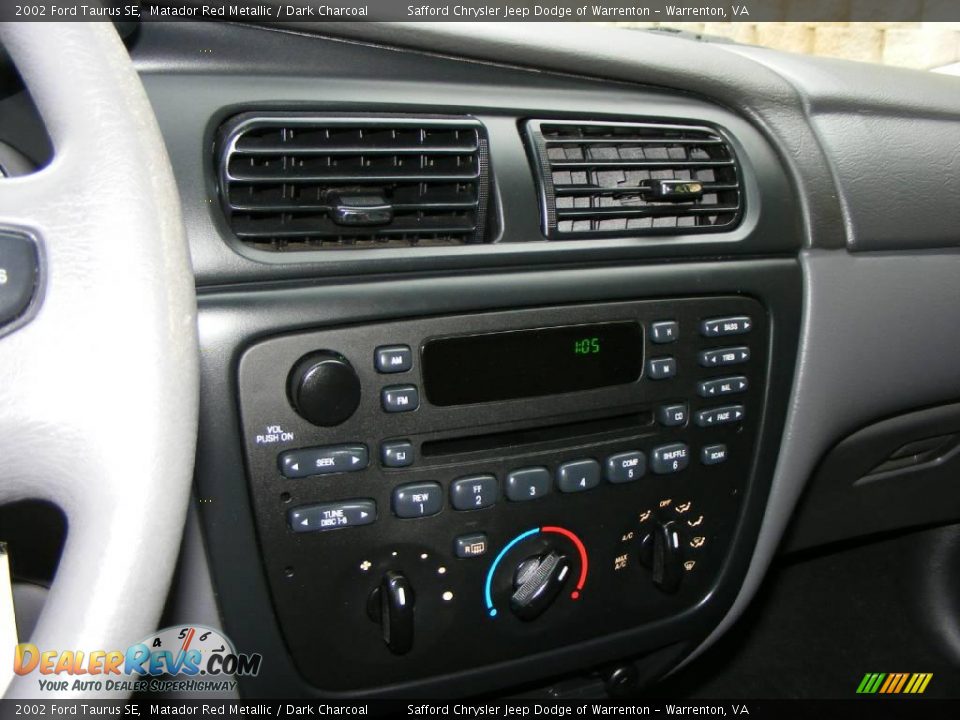 2002 Ford Taurus SE Matador Red Metallic / Dark Charcoal Photo #26