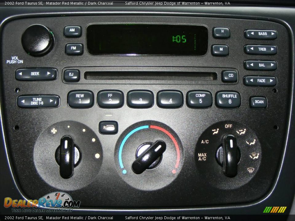 2002 Ford Taurus SE Matador Red Metallic / Dark Charcoal Photo #27
