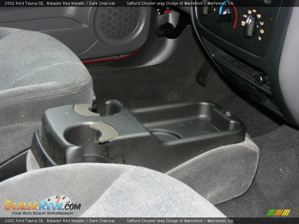 2002 Ford Taurus SE Matador Red Metallic / Dark Charcoal Photo #29